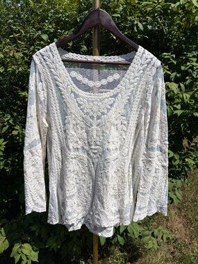 Capri Fairycore Bell Sleeve Lace and Crochet Boho Top Off White size large